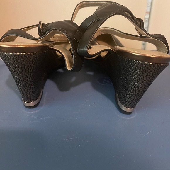 Never worn Bandolino wedges - Picture 3 of 3